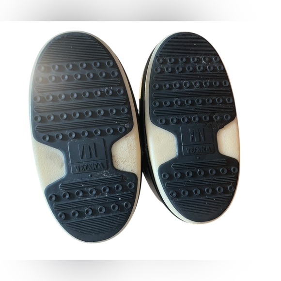 Women's Icon Black  Moon Boots Size 39/41 EU- US 8-9.5 - Picture 8 of 8